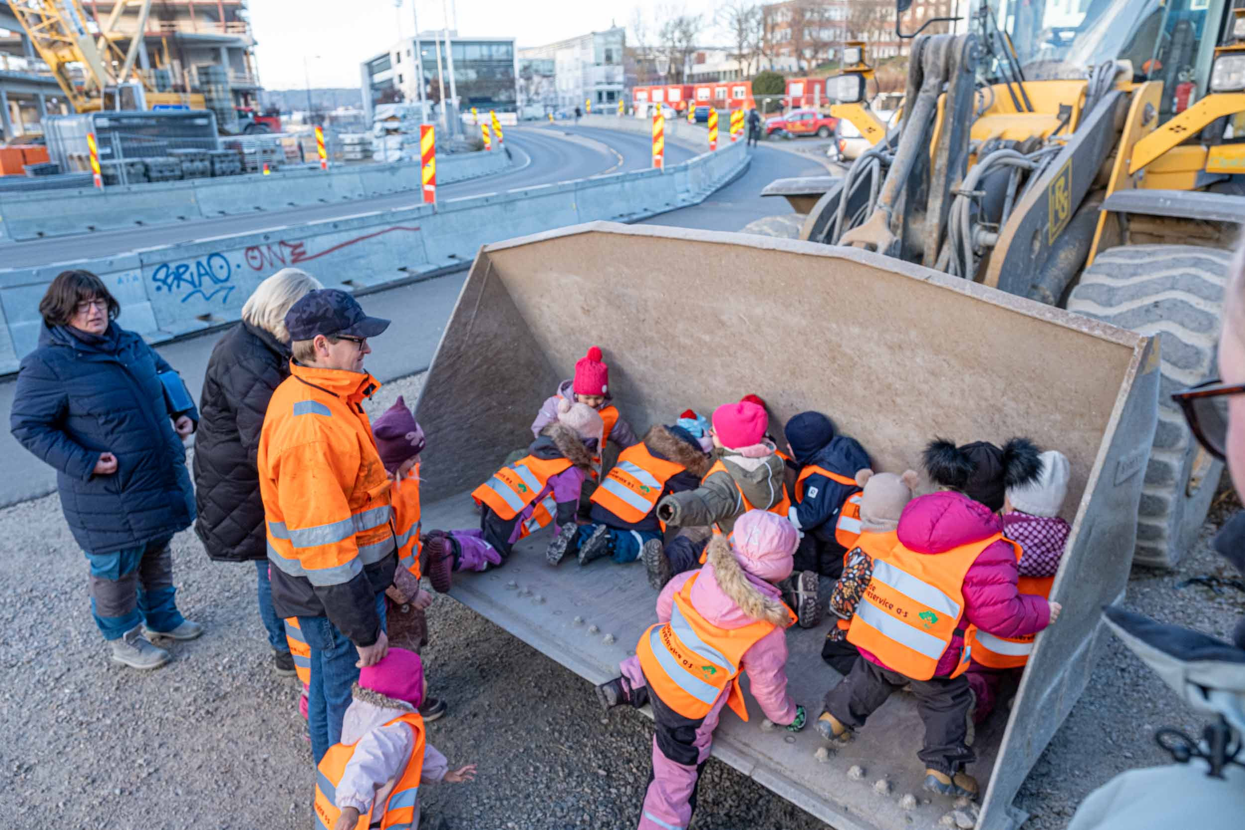 Barnehagebesøk hos Råde Graveservice